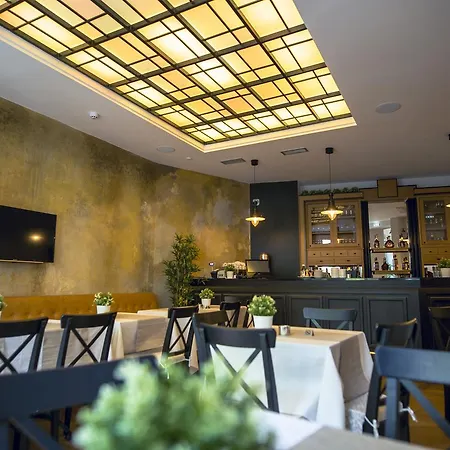 Public House Hotel