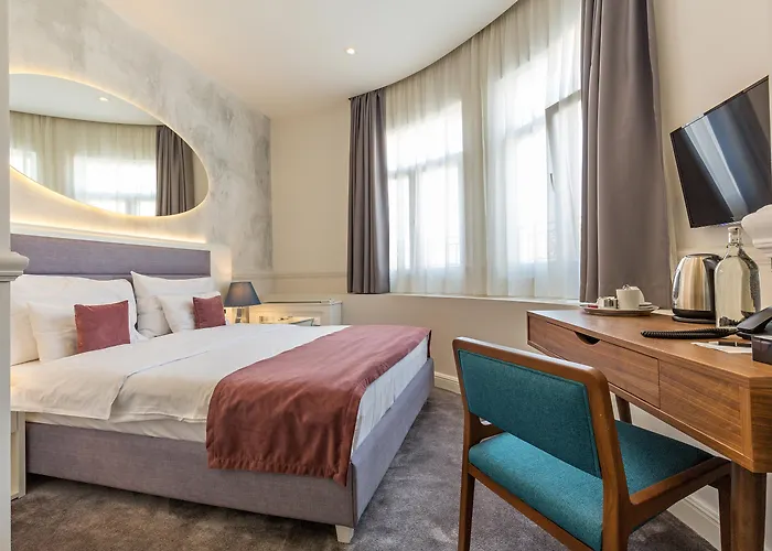 Public House Отель 4*