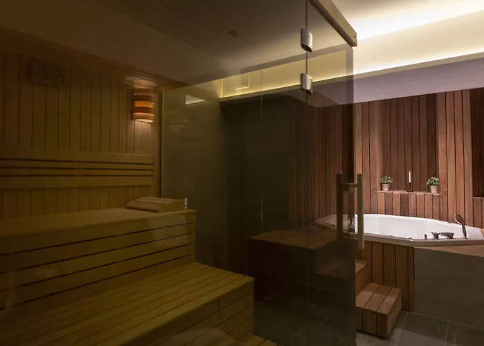 Public House Отель 4*