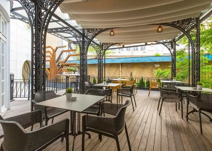 Отель Public House 4*